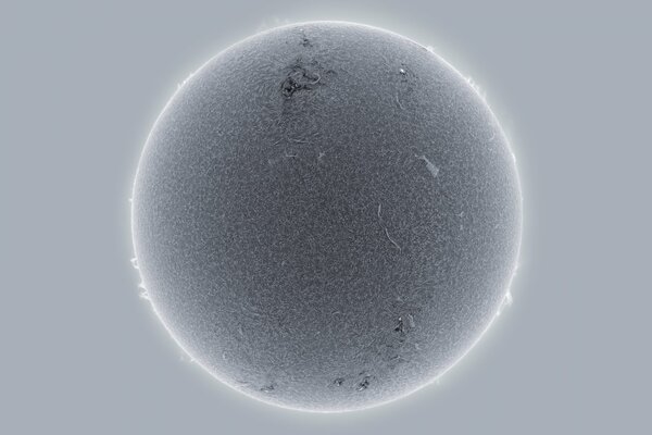 Mirar el Sol es mejor a través de un filtro de luz oscuro