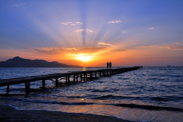 Hermosa puesta de sol junto al mar
