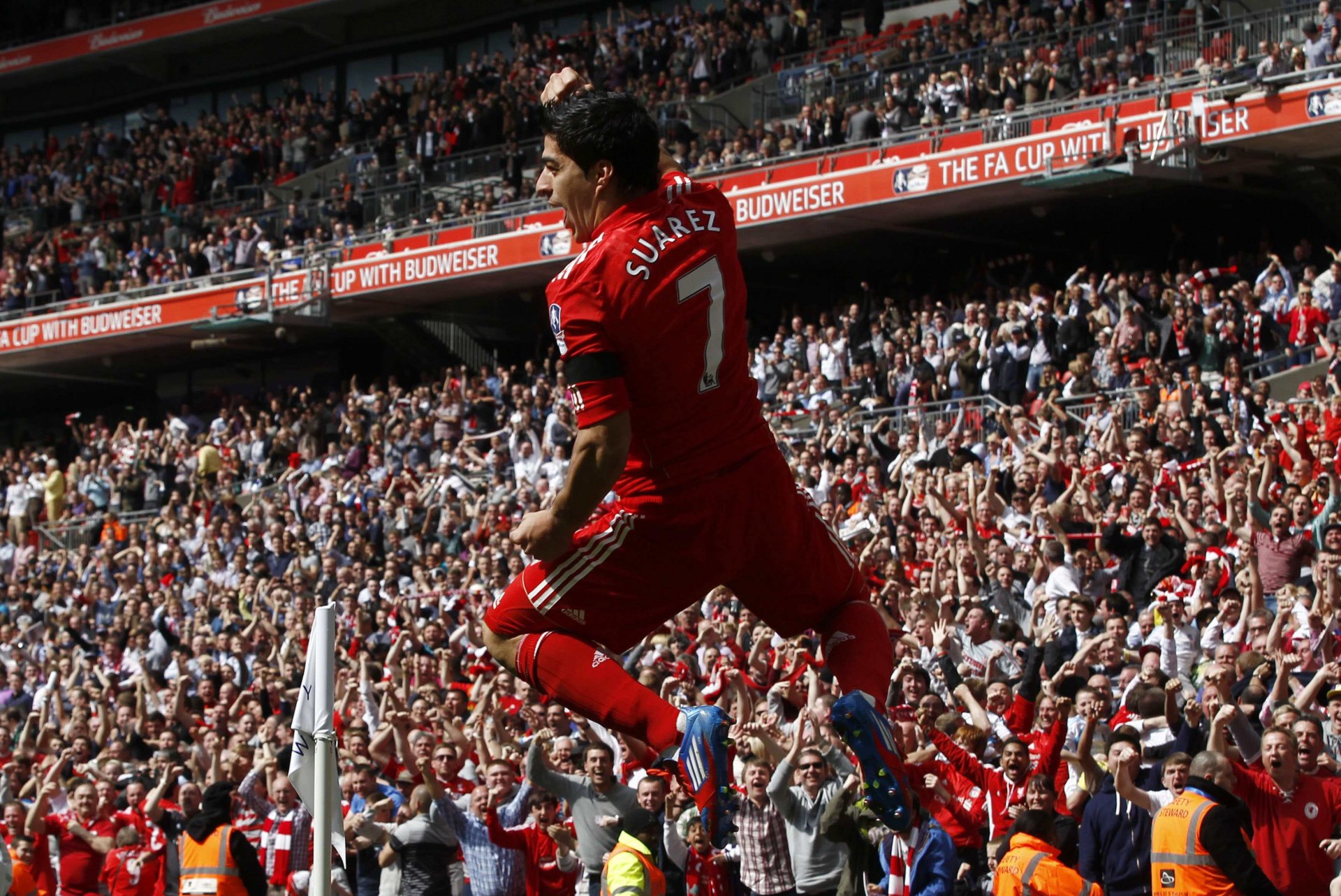liverpool fútbol suárez 2012 aficionados inglaterra suárez gol victoria