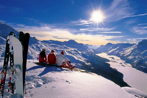 Nieve sol cielo montañas