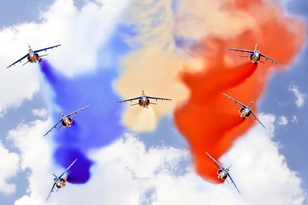 Siete aviones participan en exhibición aérea