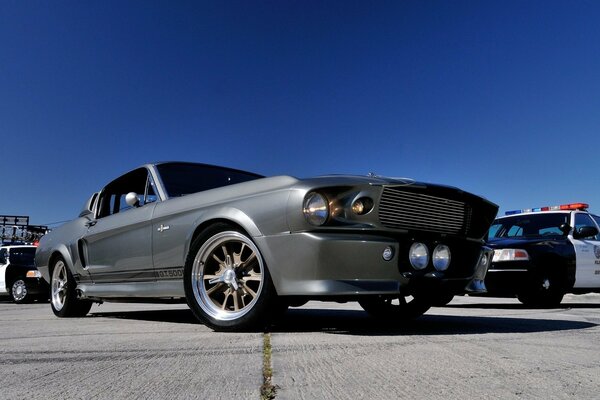 Ford Mustang retro carretilla