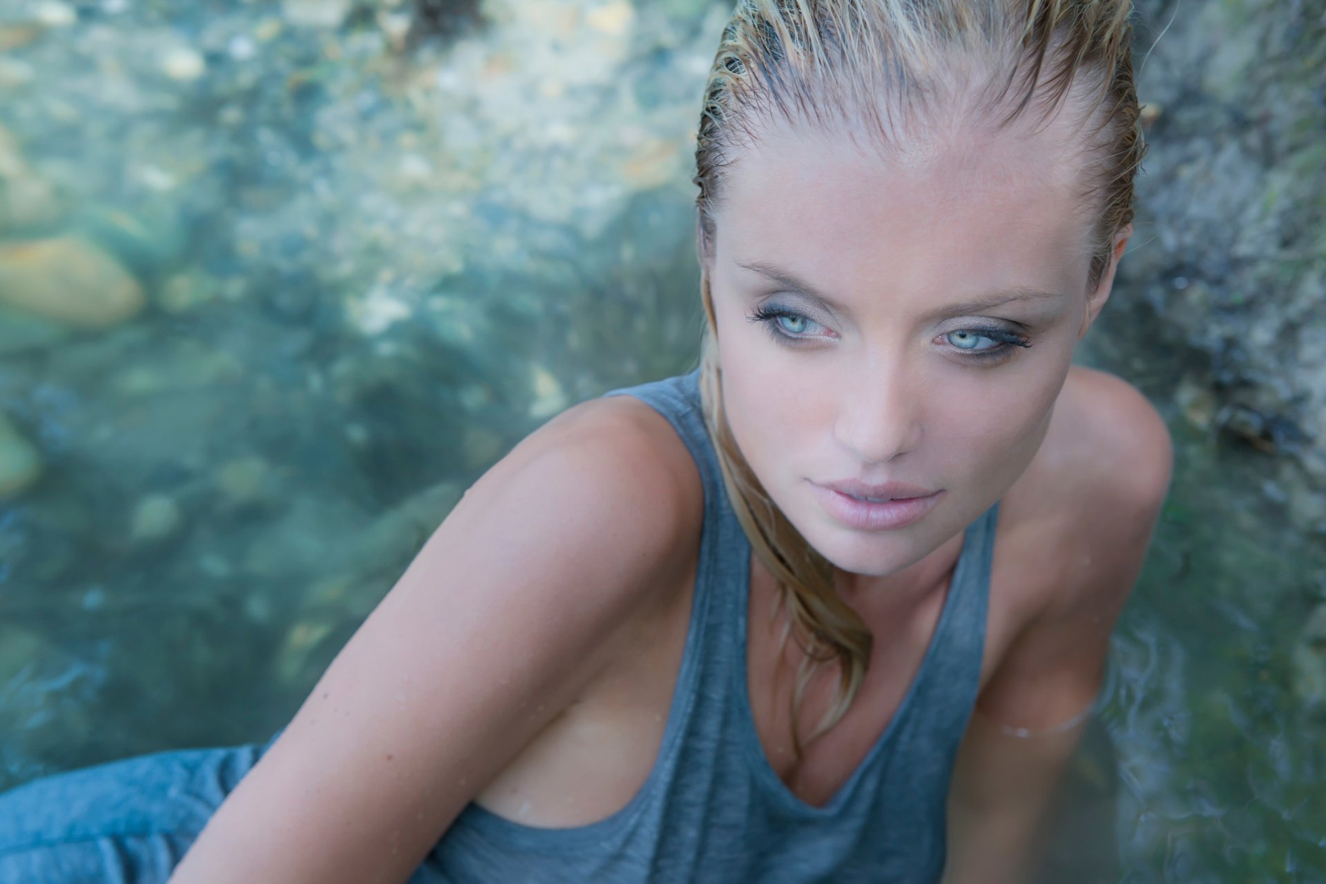 mojado en el agua retrato camiseta mirada
