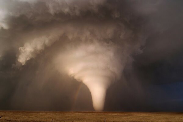 Peligroso-hermoso y fascinante Tornado