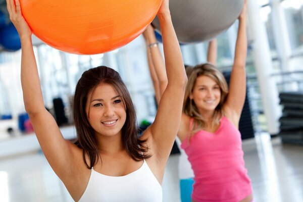 Clases con pelotas de novia en el entrenamiento