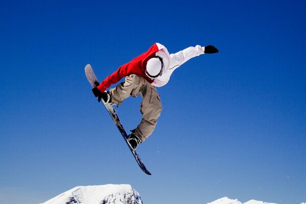 Truco de snowboarder con un salto genial