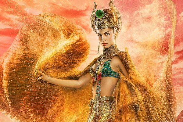 Mujer apasionada en trajes de oro