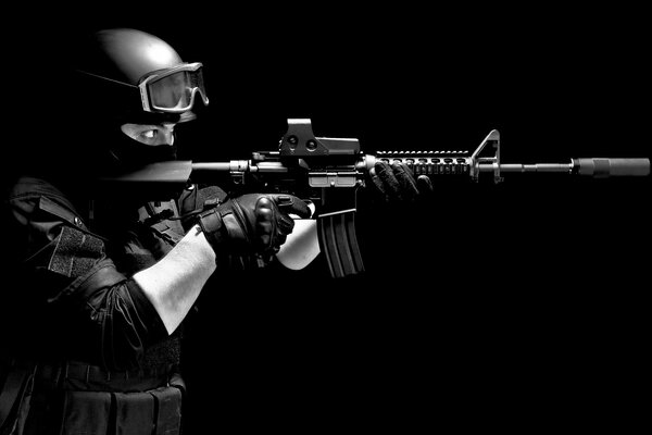 Francotirador sobre fondo negro