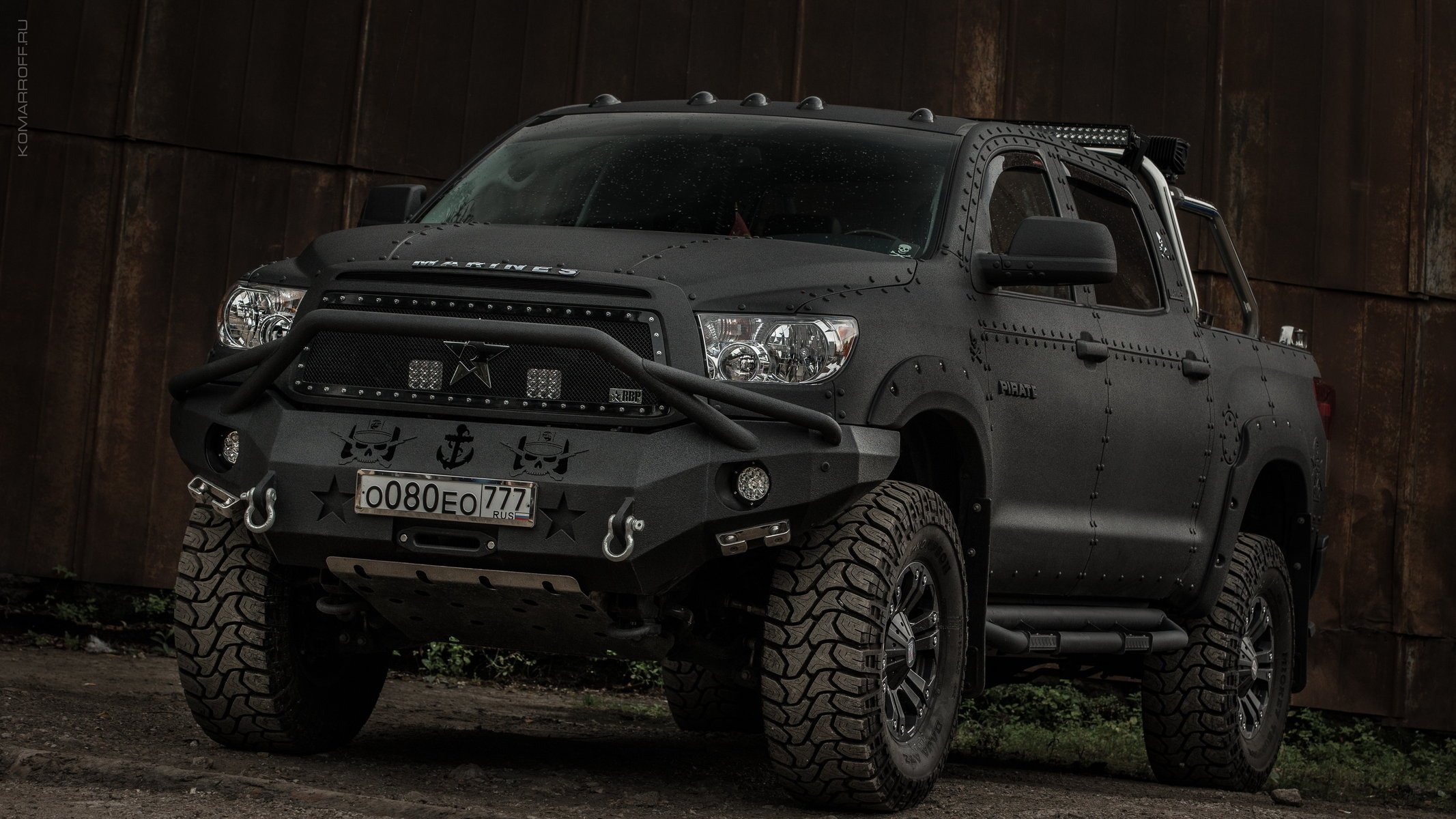 tundra suv line-x toyota frente