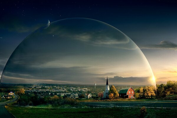 La ciudad bajo la cúpula contra el cielo