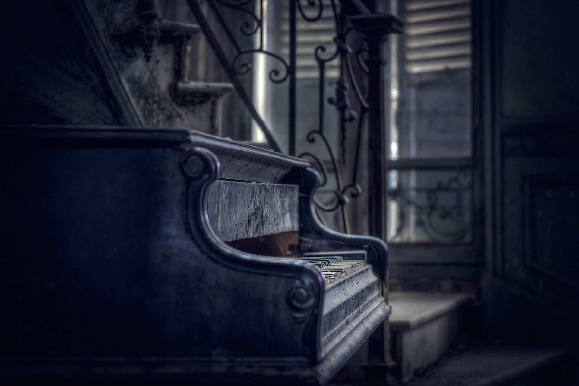 piano teclas polvo