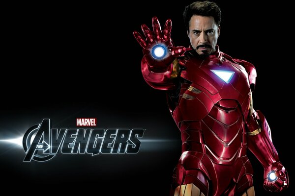 Iron Man de los Vengadores en traje
