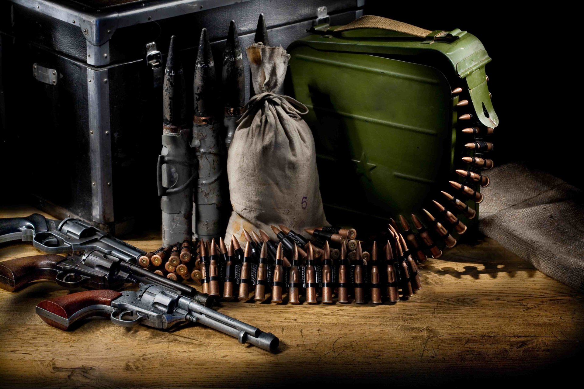 revólveres pistolas munición cinta munición armas