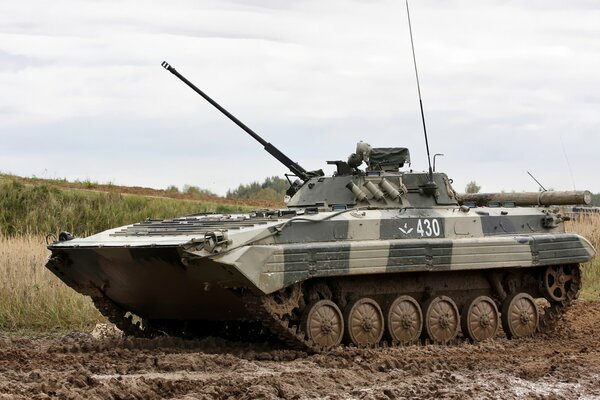 Fuerzas Armadas De Rusia. bmp2. Ejército. Xenia