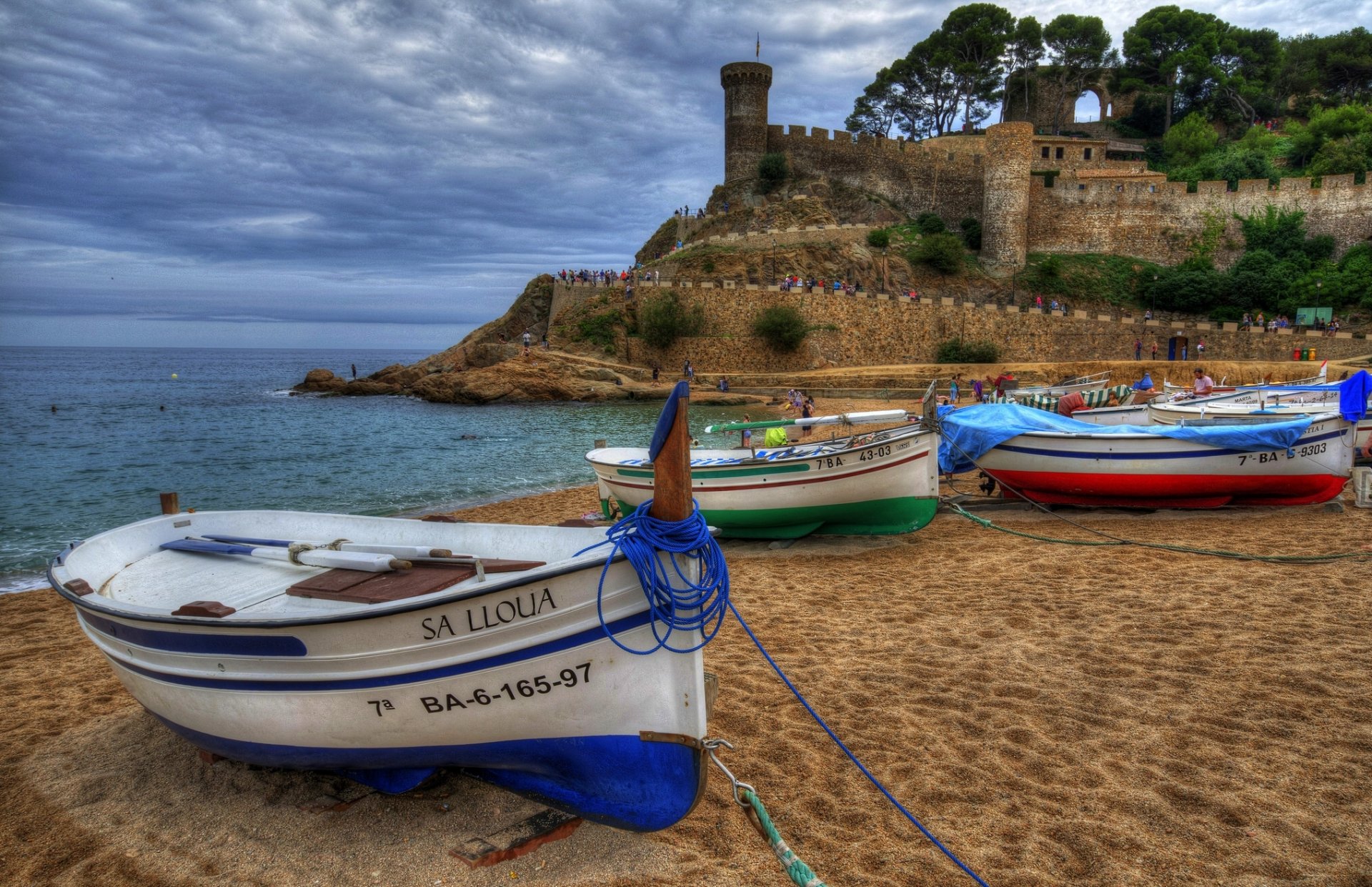 tossa de mar gerona cataluña españa costa brava vila vella mar balear tossa de mar vila vella mar balear fortaleza mar costa barcos playa arena