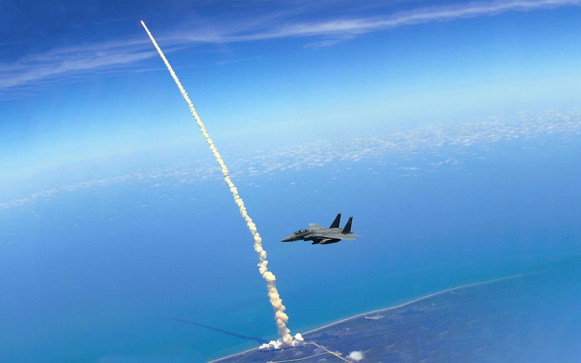 f 15 atlantis lanzadera caza rastro