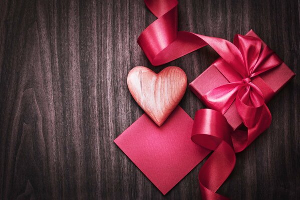 Caja de regalo rosa para el día de San Valentín