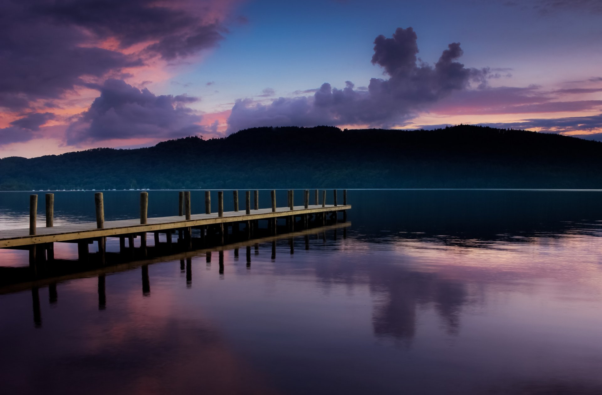 muelle puesta de sol lago bosque cielo nubes