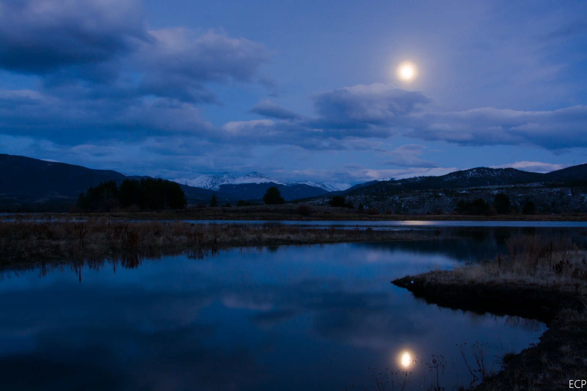 paisaje noche luna brillante brilla cielo nubes