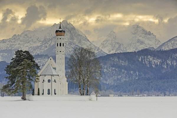 Iglesia de San Kalman en Alemania en invierno