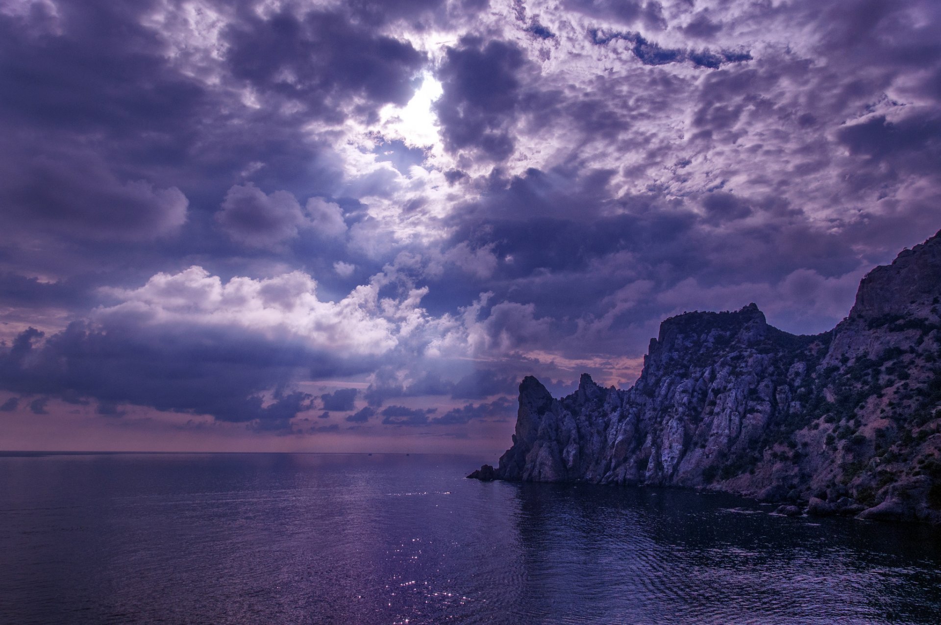 mar playa rocas nubes sol