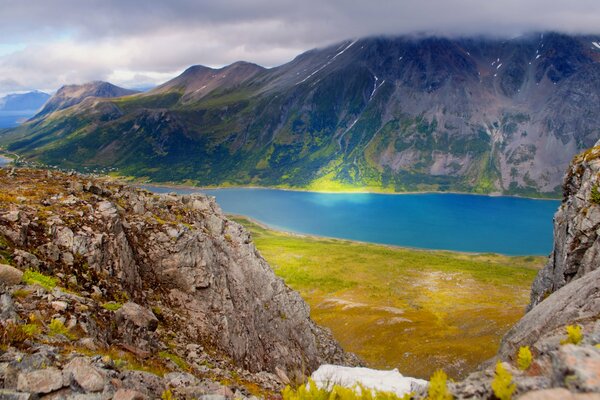 Noruega desde la cima de la montaña y el mar