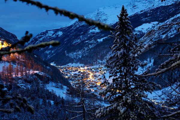 Invierno en las montañas alpinas en Suiza