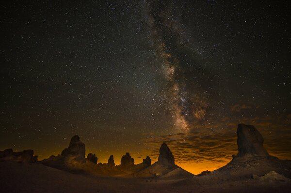La vía láctea en el desierto