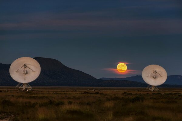 La Luna en el crepúsculo es un espectáculo irresistible