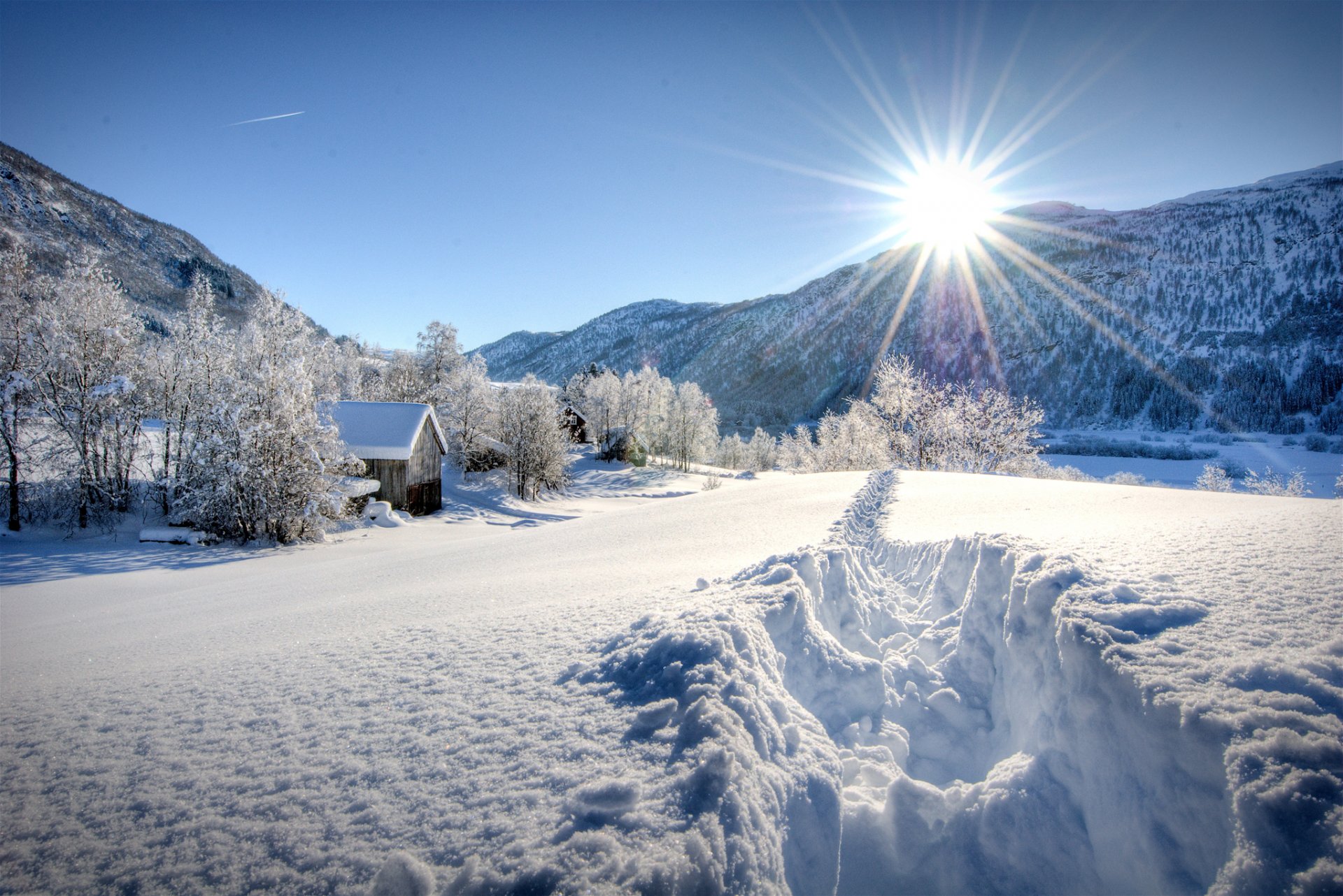 cielo sol escarcha invierno montañas nieve árboles casa
