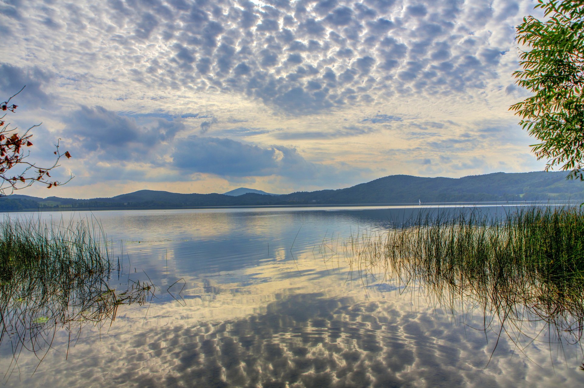 río alemania cielo agua nikkenich nubes naturaleza foto